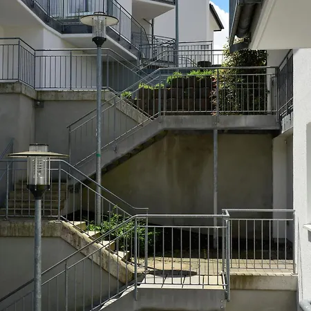 Grosse In Mit Balkon Apartment