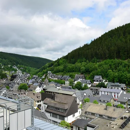 Grosse In Mit Balkon *