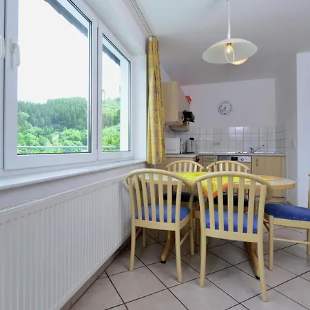 Large In With Balcony Апартаменты *